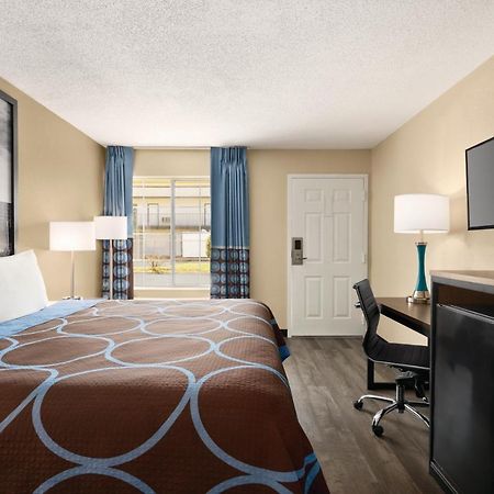 Super 8 By Wyndham Gulfport Biloxi Airport Motell Exteriör bild