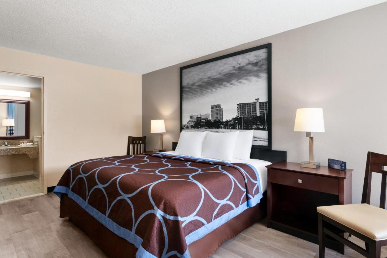 Super 8 By Wyndham Gulfport Biloxi Airport Motell Exteriör bild