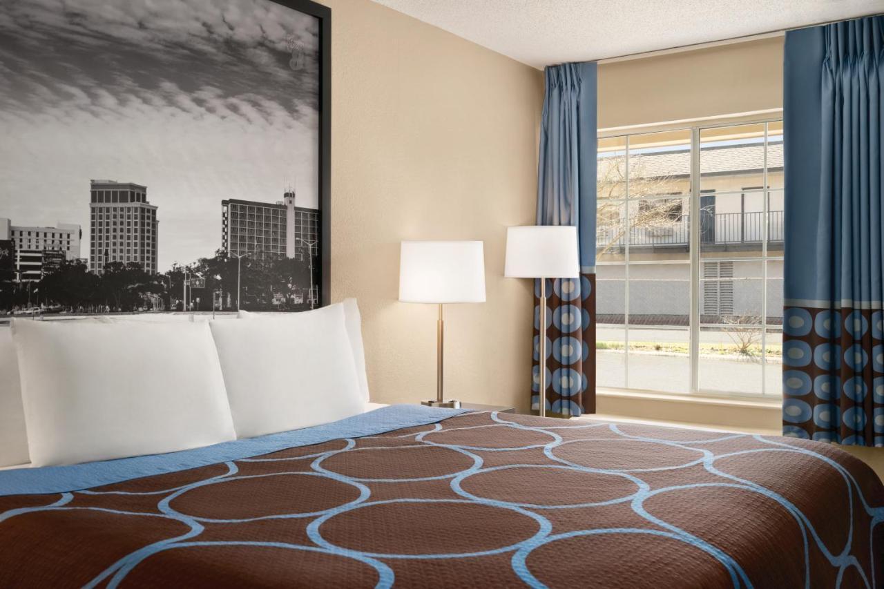 Super 8 By Wyndham Gulfport Biloxi Airport Motell Exteriör bild