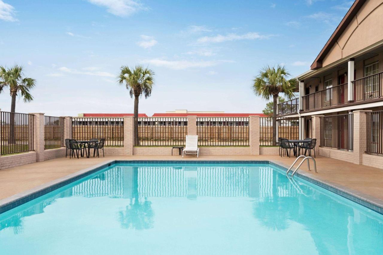Super 8 By Wyndham Gulfport Biloxi Airport Motell Exteriör bild