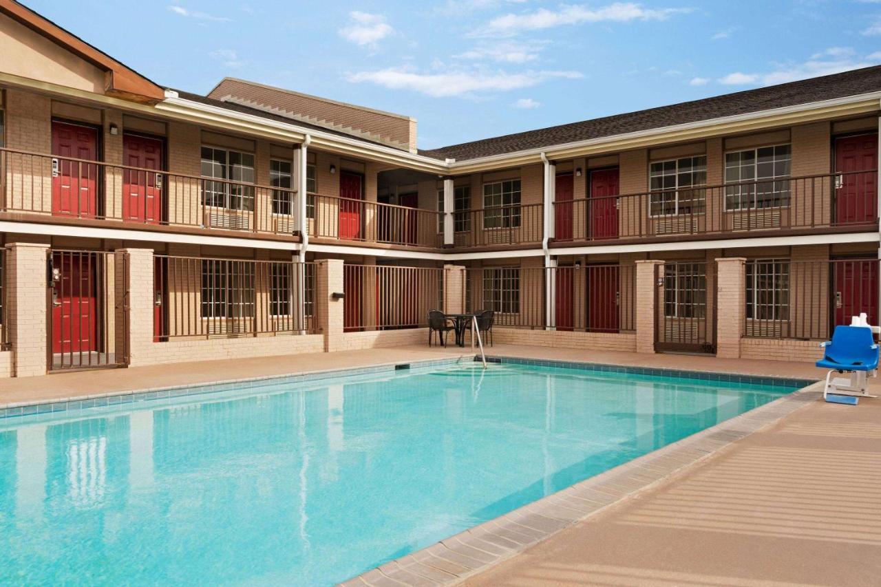 Super 8 By Wyndham Gulfport Biloxi Airport Motell Exteriör bild