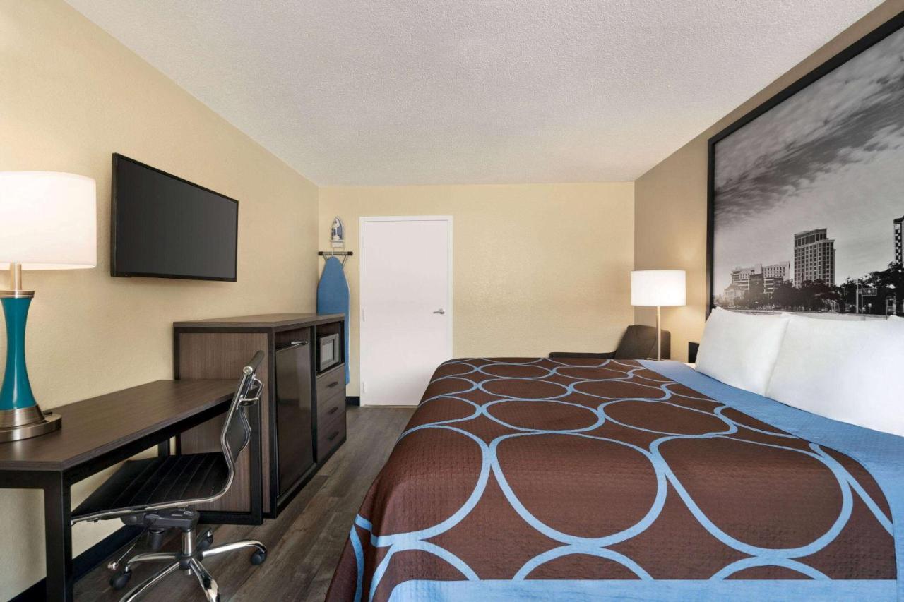 Super 8 By Wyndham Gulfport Biloxi Airport Motell Exteriör bild