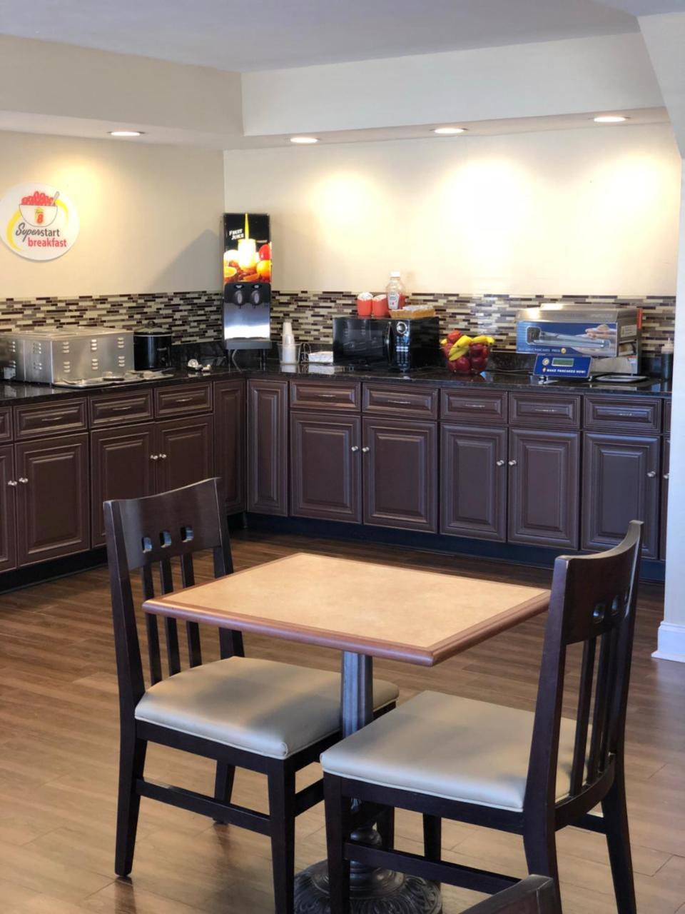 Super 8 By Wyndham Gulfport Biloxi Airport Motell Exteriör bild